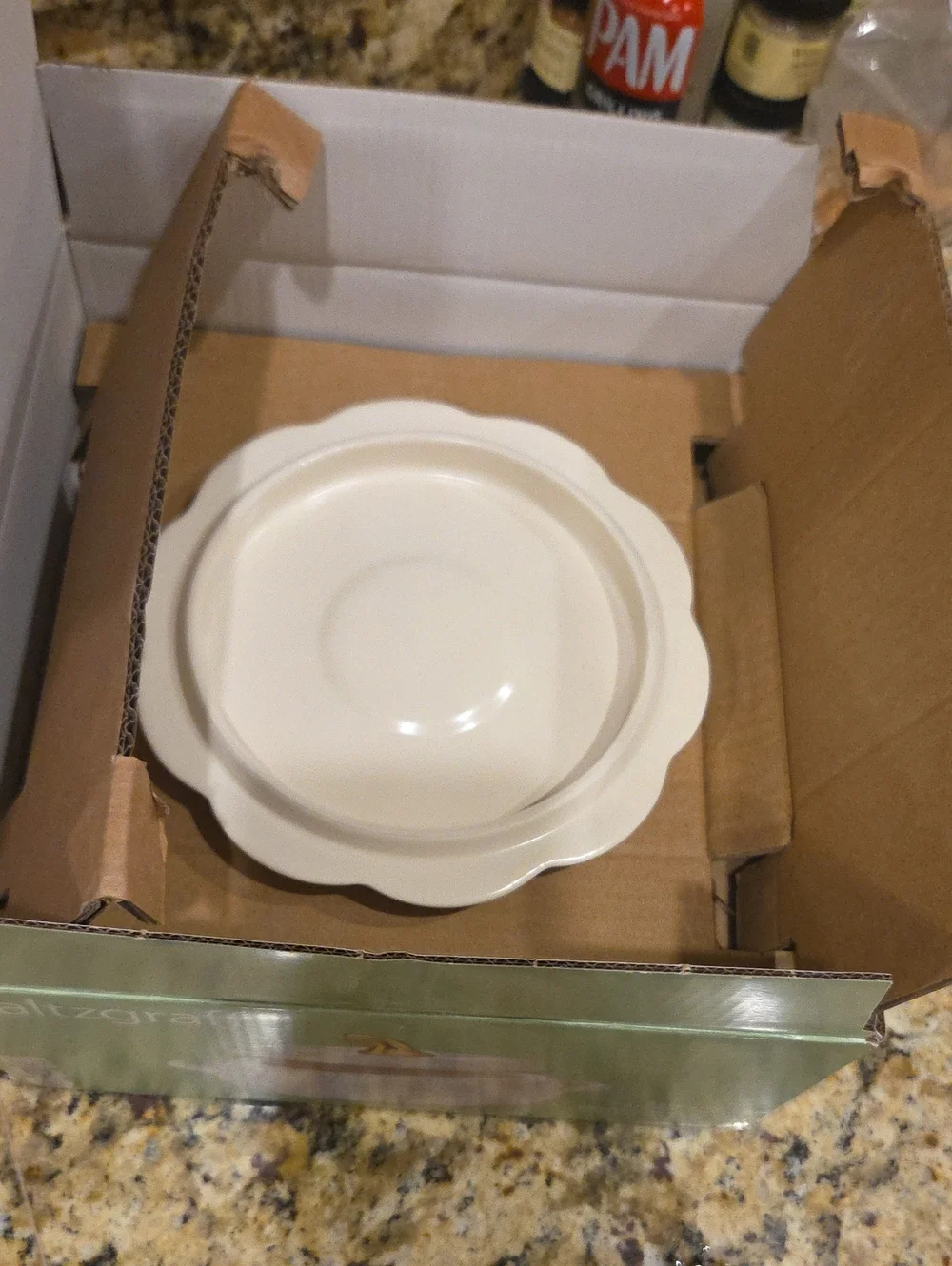Pfaltzgraff White Ceramic Pumpkin Casserole with Gold Stem